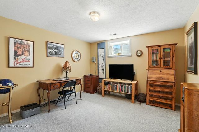 6908 N East Bluff Ct, Spokane, WA 99208