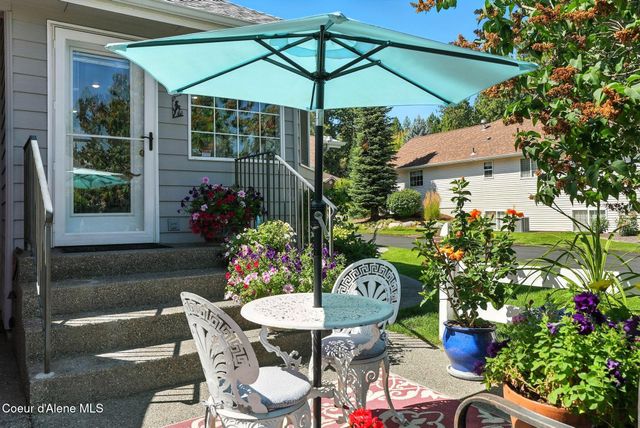 6908 N East Bluff Ct, Spokane, WA 99208