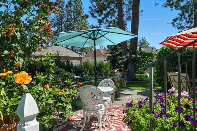 6908 N East Bluff Ct, Spokane, WA 99208