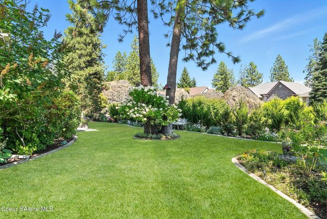 6908 N East Bluff Ct, Spokane, WA 99208