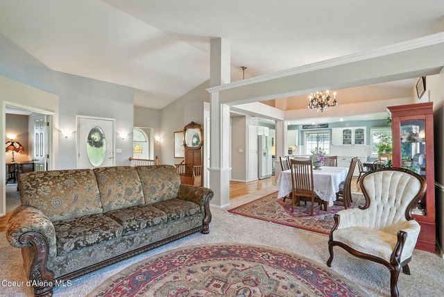 6908 N East Bluff Ct, Spokane, WA 99208