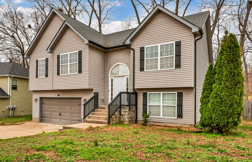 1245 Meachem Dr, Clarksville, TN 37042