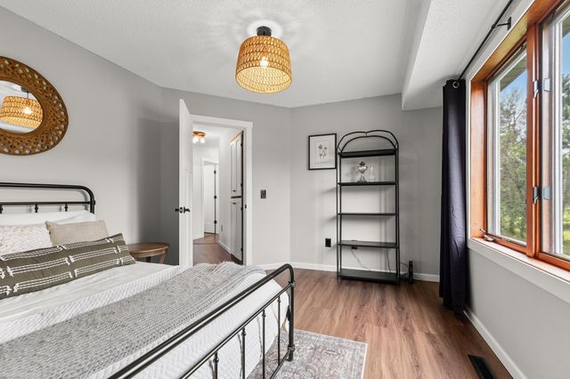 21570 Nightingale Street NW, Oak Grove, MN 55011