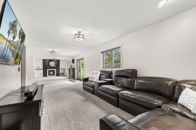 21570 Nightingale Street NW, Oak Grove, MN 55011