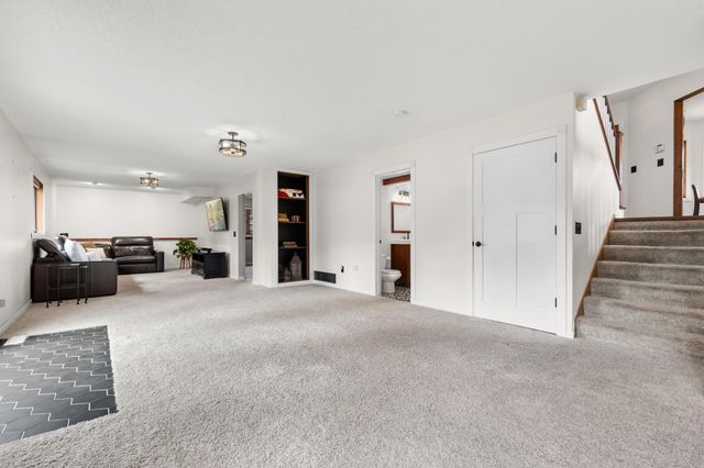 21570 Nightingale Street NW, Oak Grove, MN 55011