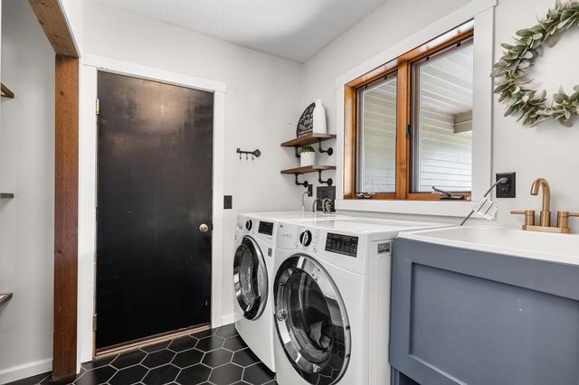 21570 Nightingale Street NW, Oak Grove, MN 55011