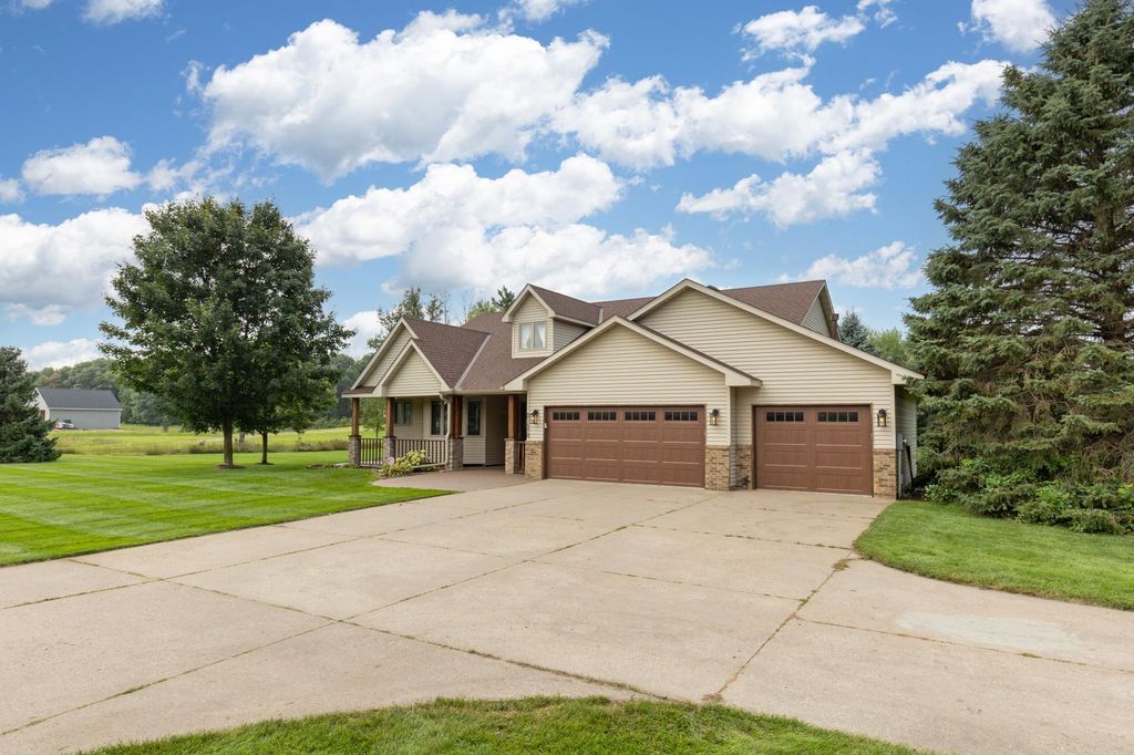 21570 Nightingale Street NW, Oak Grove, MN 55011