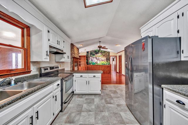 380 Countrywood LN, Rocky Mount, VA 24151