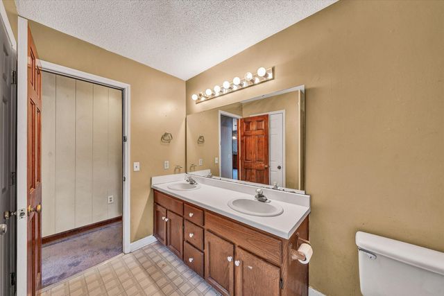 380 Countrywood LN, Rocky Mount, VA 24151