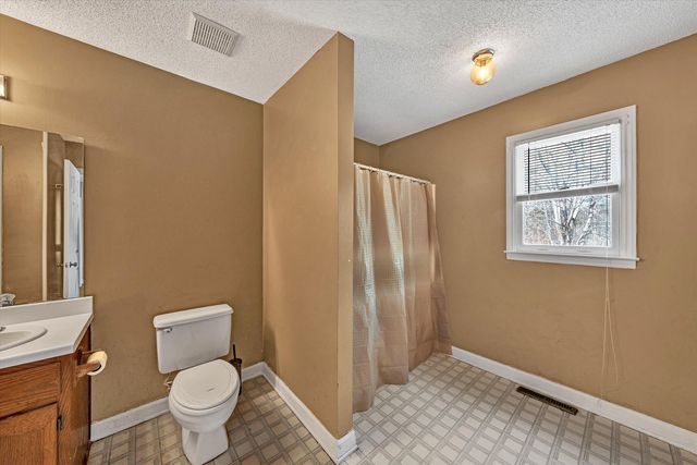 380 Countrywood LN, Rocky Mount, VA 24151