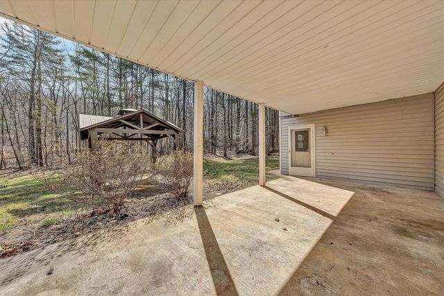 380 Countrywood LN, Rocky Mount, VA 24151
