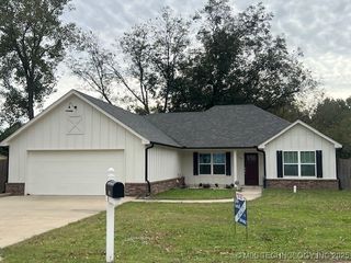 103 E 12th Place, Claremore, OK 74017