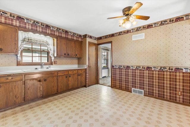 8420 22nd AVENUE, Kenosha, WI 53143