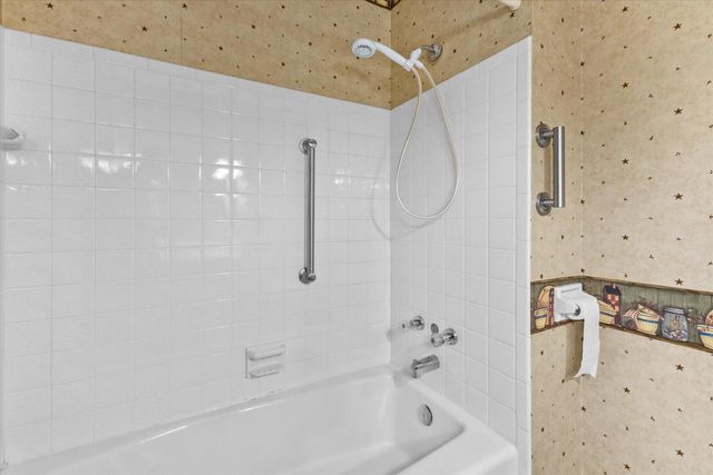 8420 22nd AVENUE, Kenosha, WI 53143