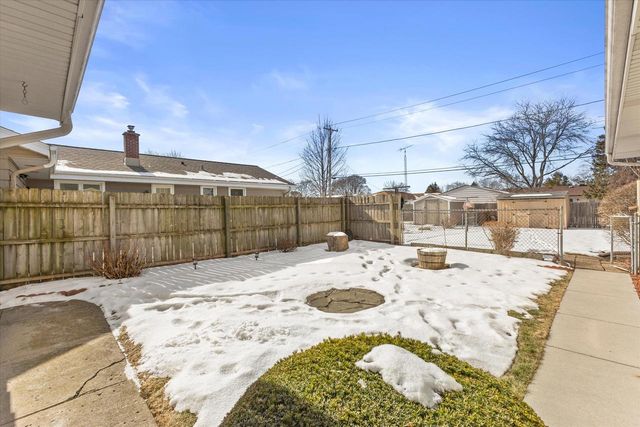 8420 22nd AVENUE, Kenosha, WI 53143