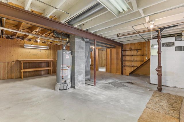 8420 22nd AVENUE, Kenosha, WI 53143