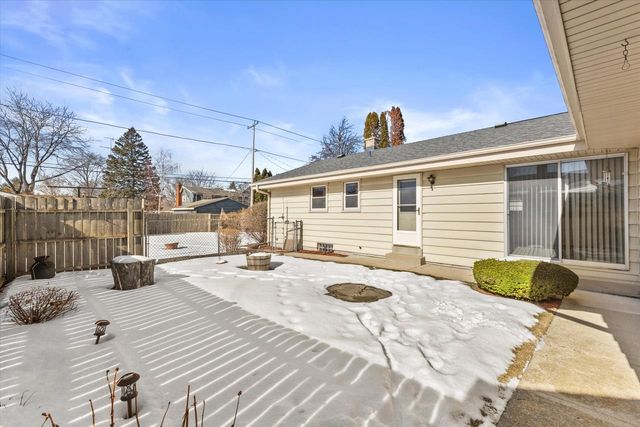 8420 22nd AVENUE, Kenosha, WI 53143