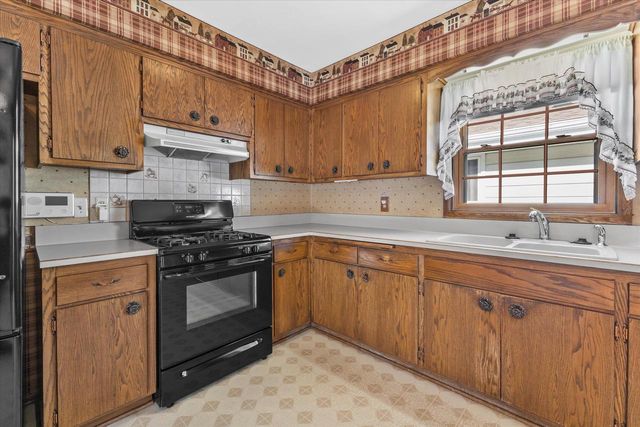 8420 22nd AVENUE, Kenosha, WI 53143