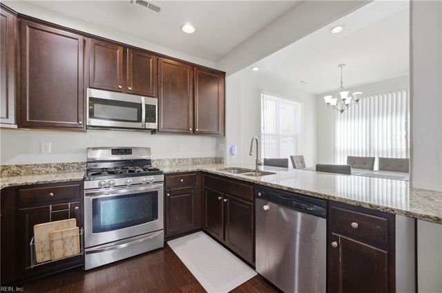 5521 Sadie LN, Virginia Beach, VA 23462