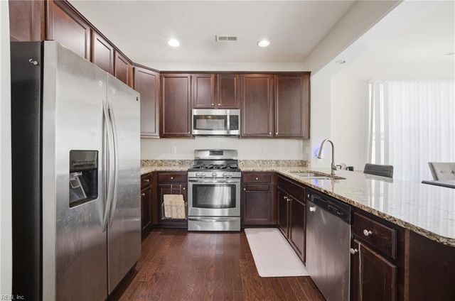 5521 Sadie LN, Virginia Beach, VA 23462