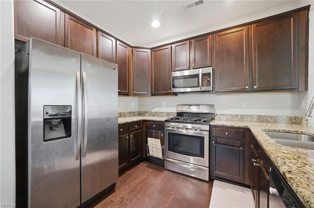 5521 Sadie LN, Virginia Beach, VA 23462