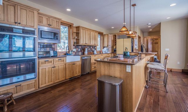 4728 Coopers Hawk Road, Klamath Falls, OR 97601