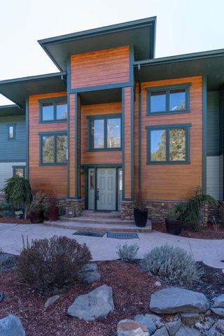 4728 Coopers Hawk Road, Klamath Falls, OR 97601