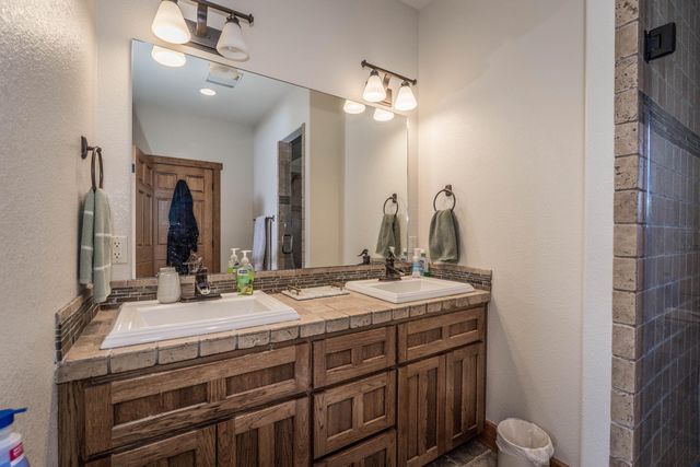 4728 Coopers Hawk Road, Klamath Falls, OR 97601