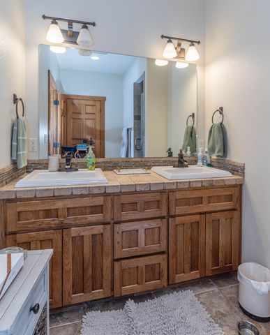 4728 Coopers Hawk Road, Klamath Falls, OR 97601