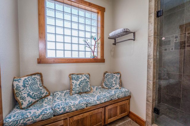 4728 Coopers Hawk Road, Klamath Falls, OR 97601