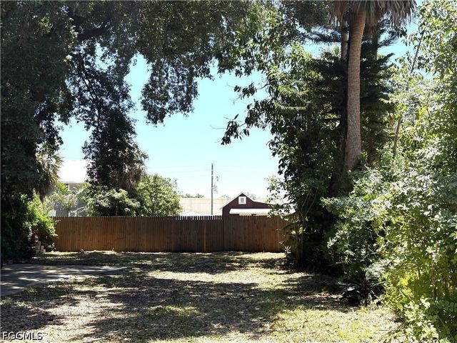 2156 Victoria AVE, Fort Myers, FL 33901