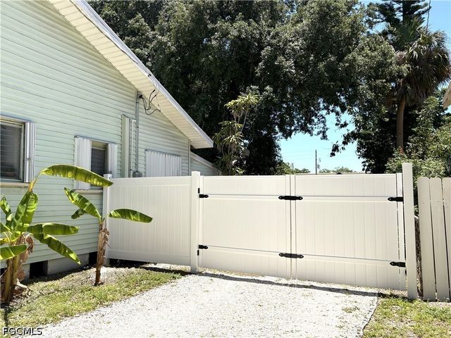 2156 Victoria AVE, Fort Myers, FL 33901