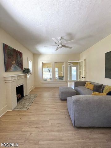 2156 Victoria AVE, Fort Myers, FL 33901