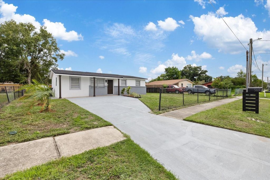Image 2 of property listing at 8303 BAHIA AVENUE, Tampa, FL 33619