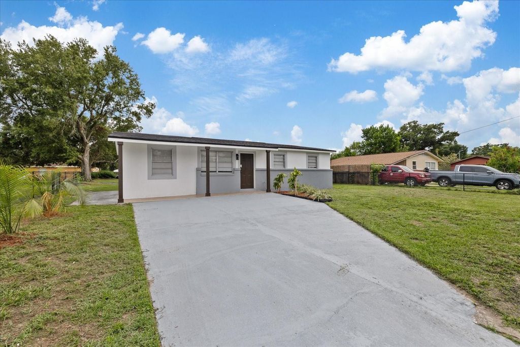 Image 3 of property listing at 8303 BAHIA AVENUE, Tampa, FL 33619