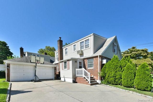 93 Gilmore Boulevard, Floral Park, NY 11001