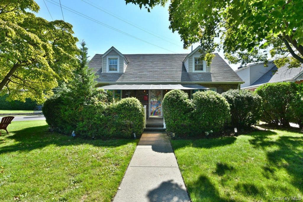 93 Gilmore Boulevard, Floral Park, NY 11001