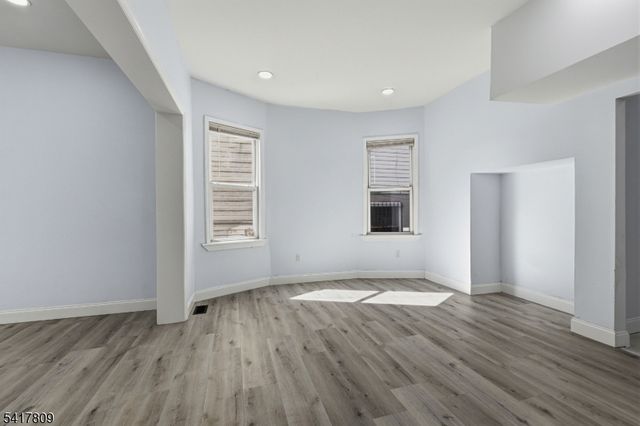 77 S Munn Ave, Newark City, NJ 07106