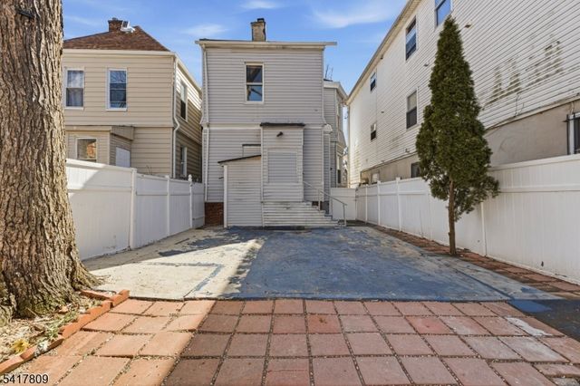 77 S Munn Ave, Newark City, NJ 07106