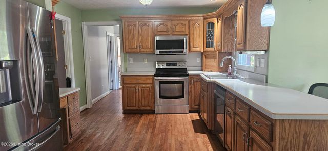 9031 Lakewood Dr, Louisville, KY 40272