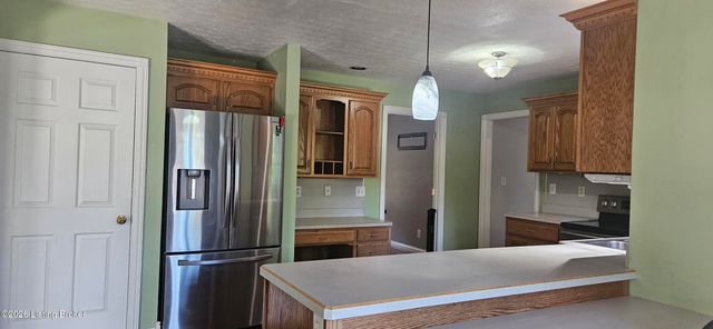 9031 Lakewood Dr, Louisville, KY 40272