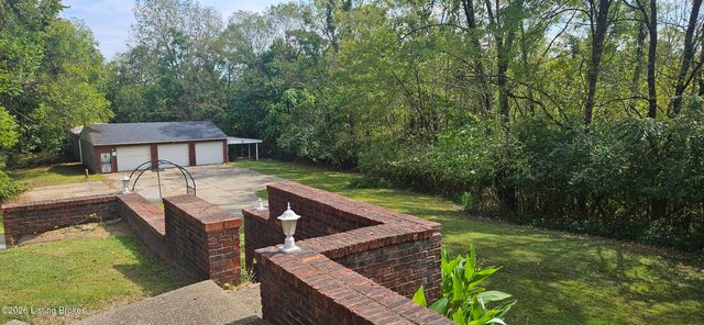 9031 Lakewood Dr, Louisville, KY 40272