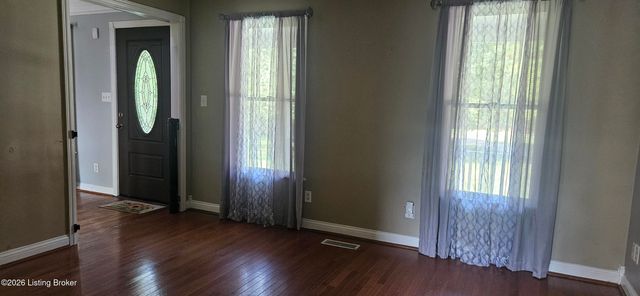 9031 Lakewood Dr, Louisville, KY 40272