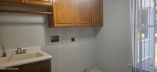 9031 Lakewood Dr, Louisville, KY 40272