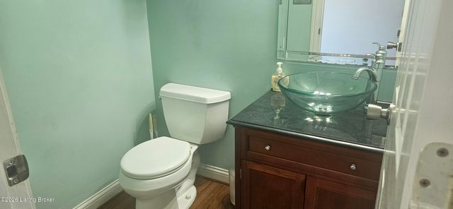 9031 Lakewood Dr, Louisville, KY 40272