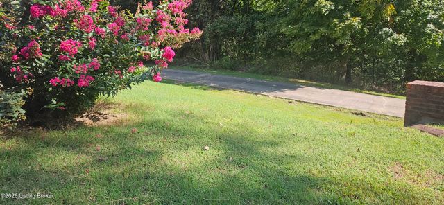 9031 Lakewood Dr, Louisville, KY 40272