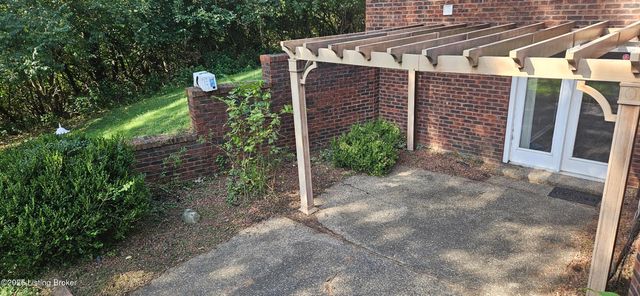 9031 Lakewood Dr, Louisville, KY 40272
