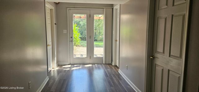 9031 Lakewood Dr, Louisville, KY 40272