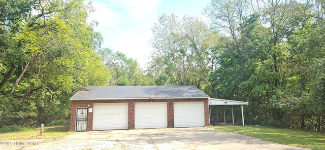 9031 Lakewood Dr, Louisville, KY 40272