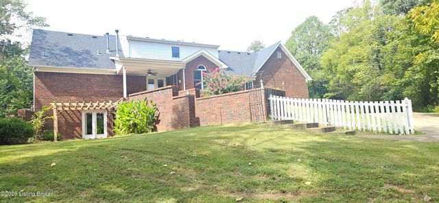 9031 Lakewood Dr, Louisville, KY 40272